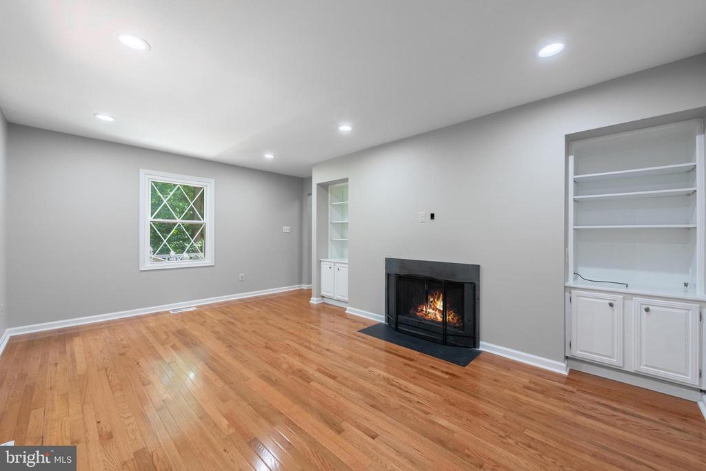 9807 Pebble Weigh Ct