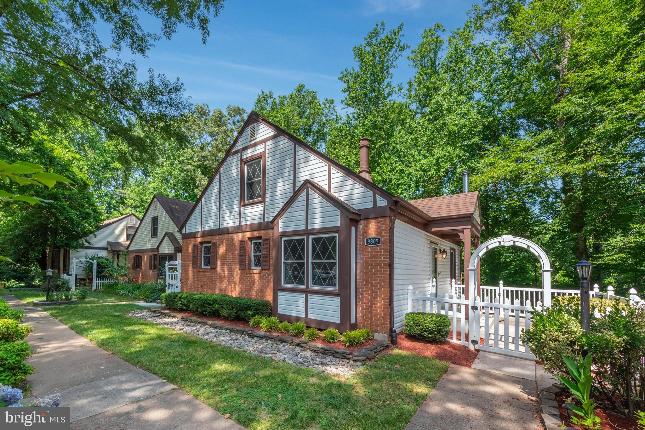 9807 Pebble Weigh Ct