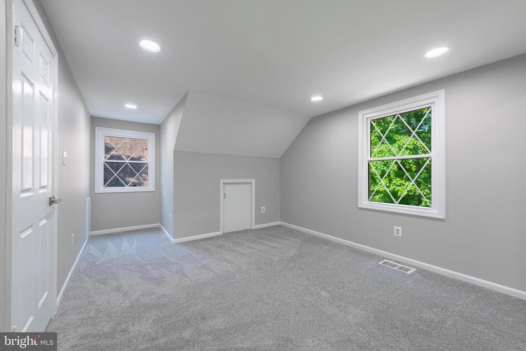9807 Pebble Weigh Ct