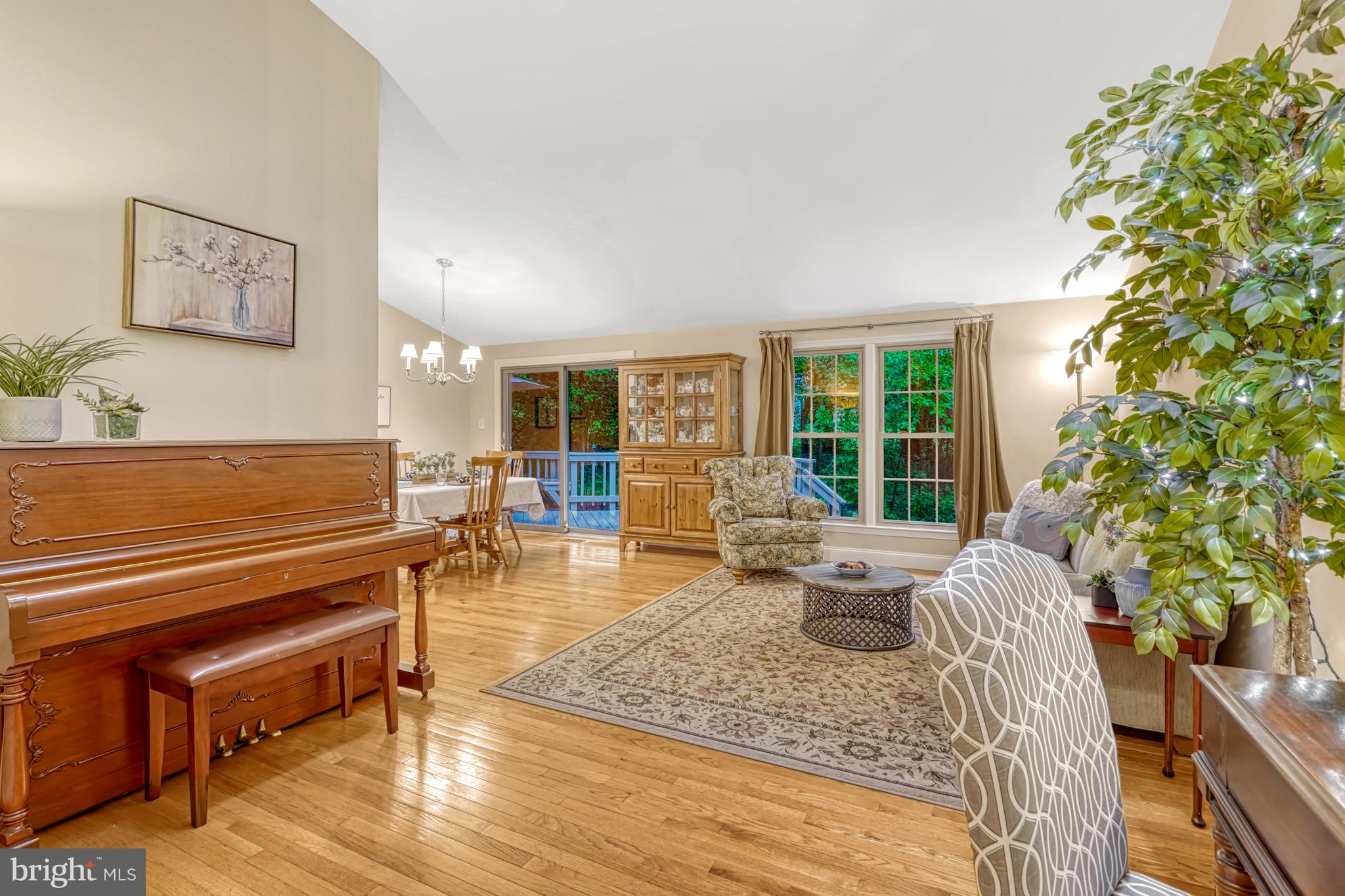 5917 New England Woods Dr