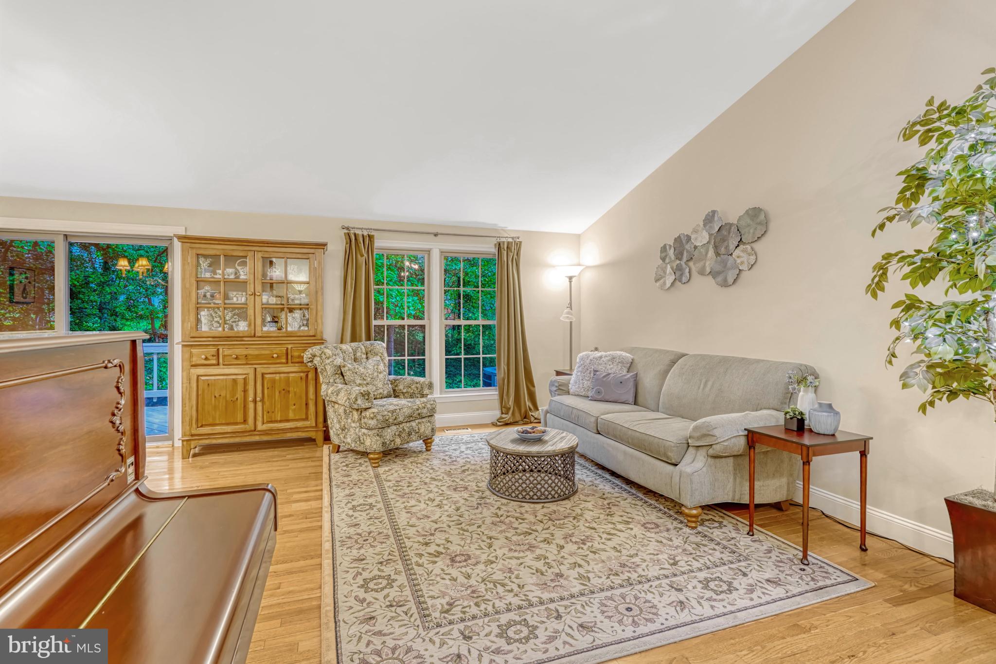 5917 New England Woods Dr