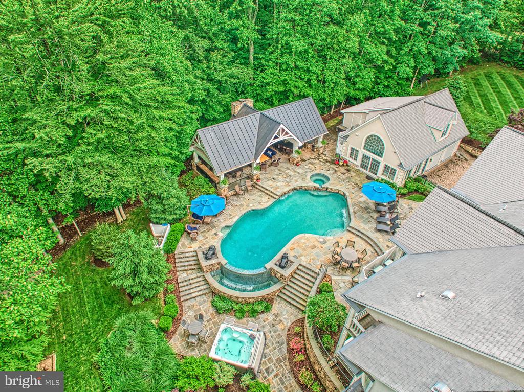 5026 Huntwood Manor Dr