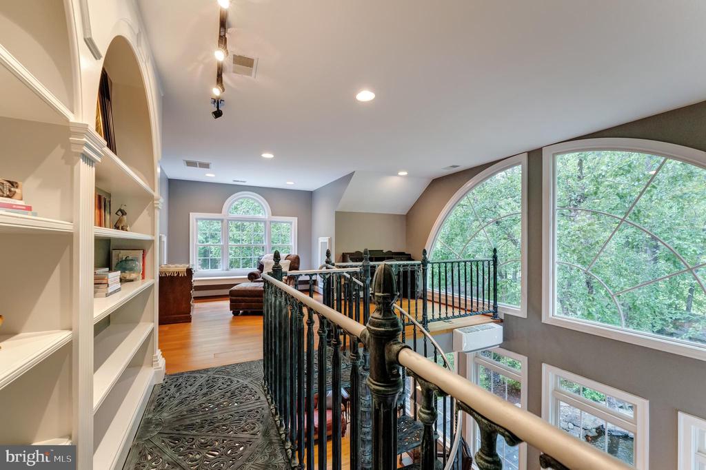 5026 Huntwood Manor Dr