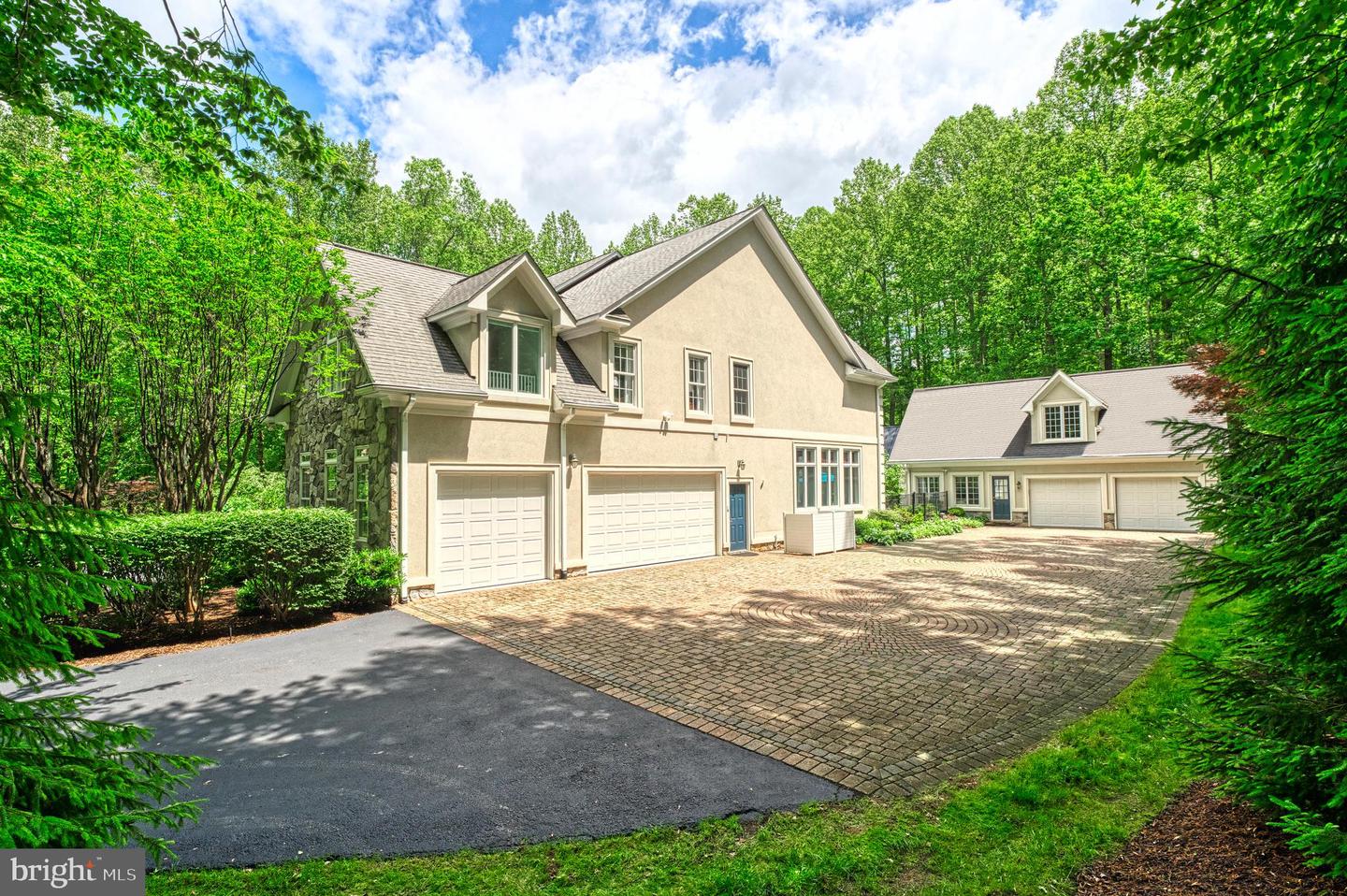 5026 Huntwood Manor Dr