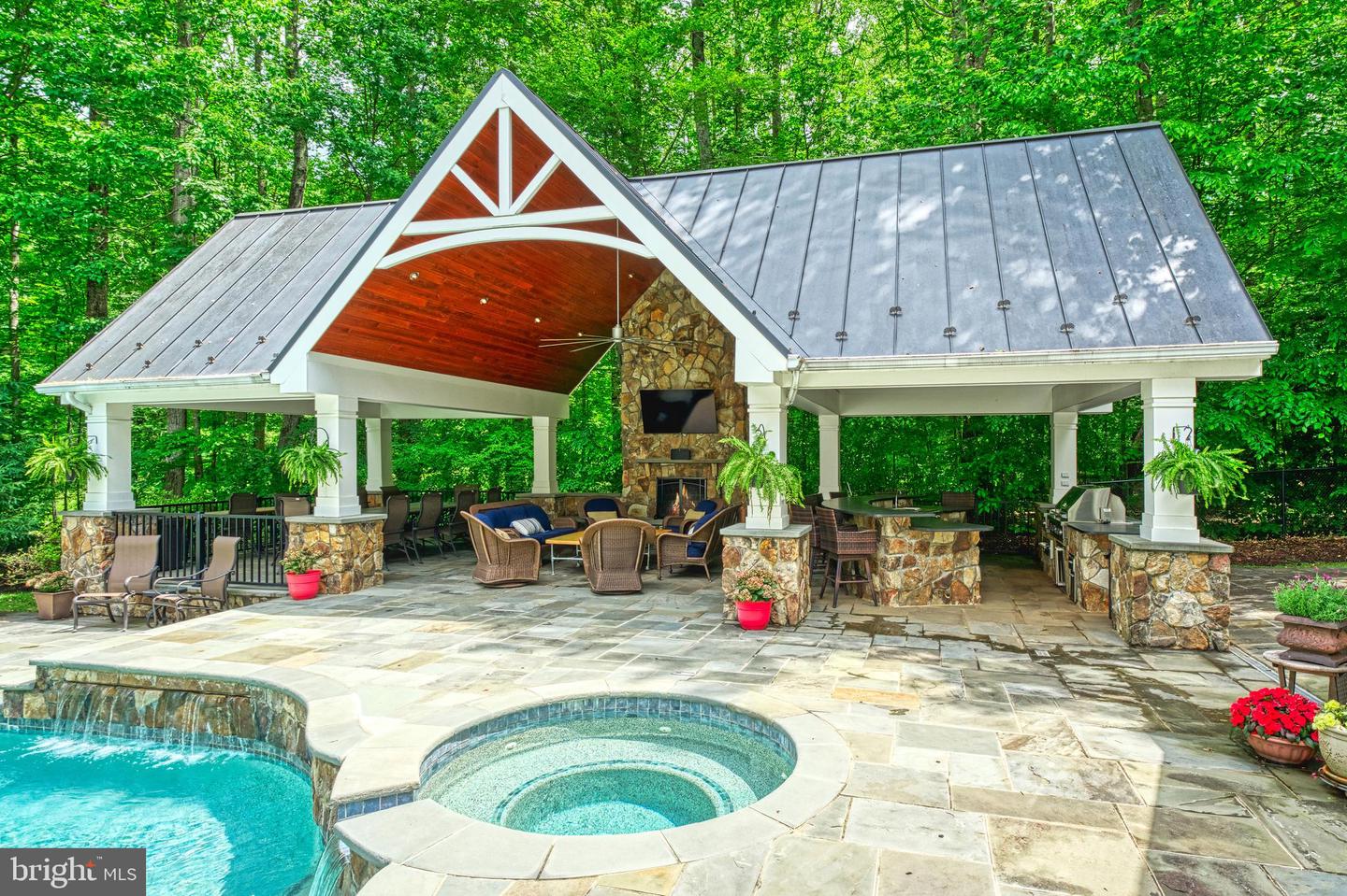 5026 Huntwood Manor Dr