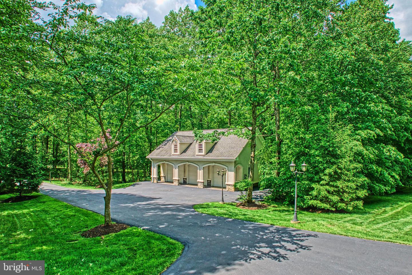 5026 Huntwood Manor Dr