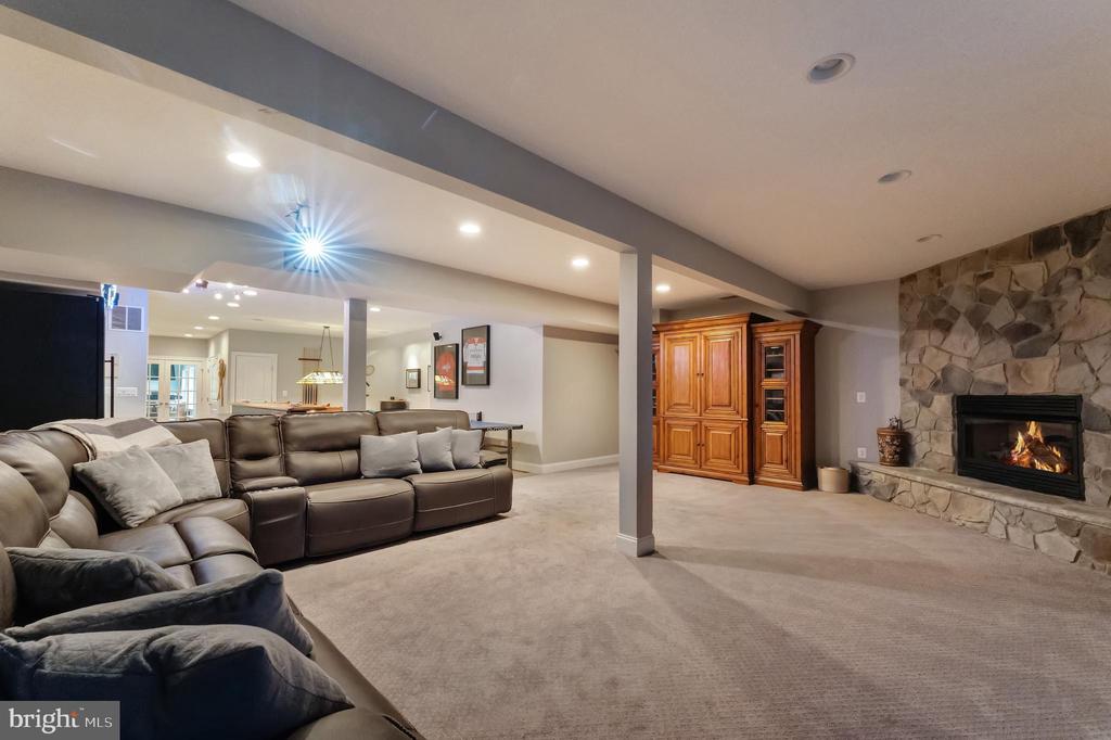5026 Huntwood Manor Dr