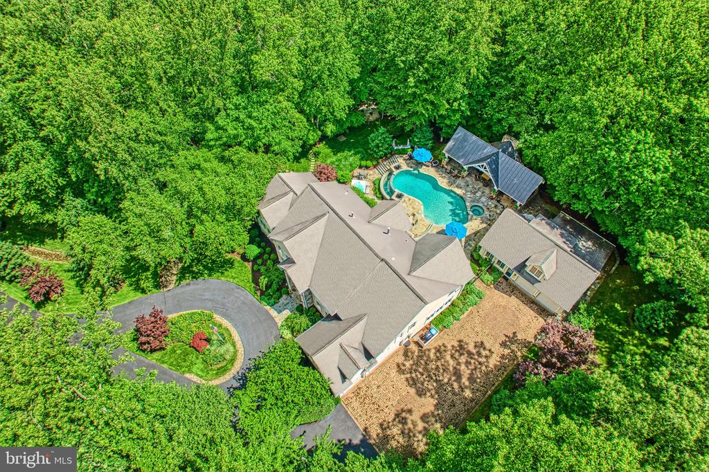 5026 Huntwood Manor Dr