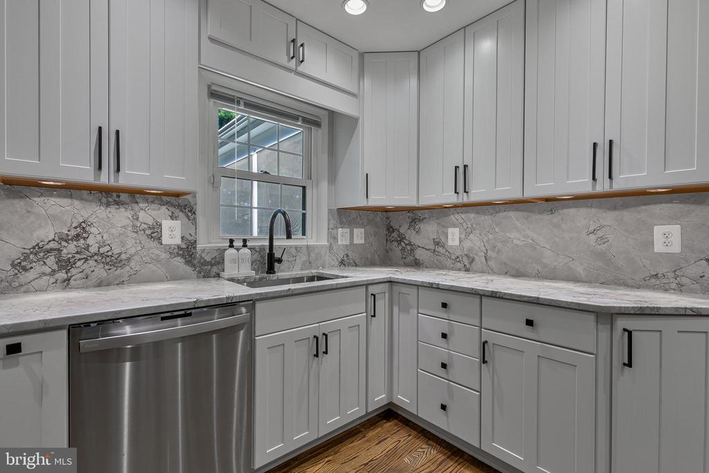 2619 JOHN MILTON DRIVE