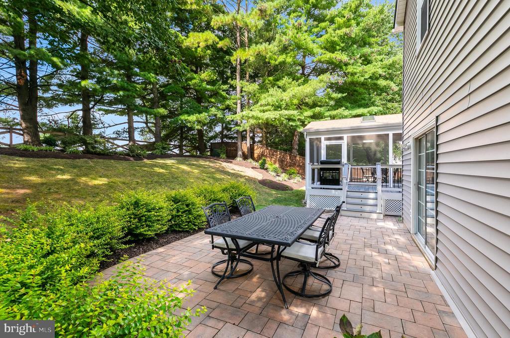 2619 JOHN MILTON DRIVE