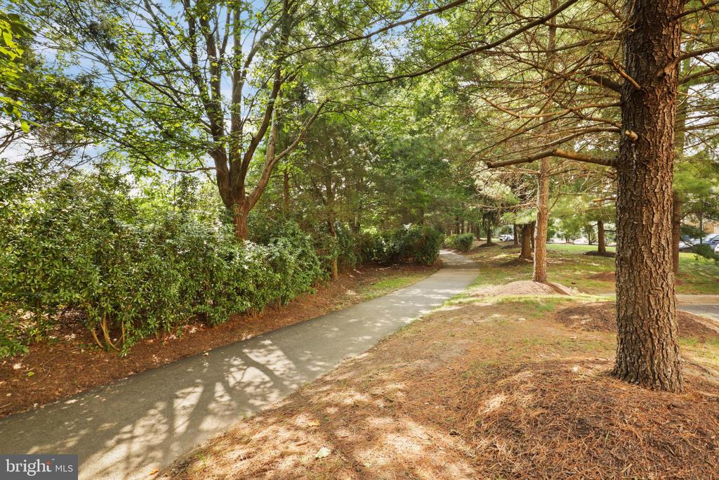 1934 CRESCENT PARK DRIVE 28-A