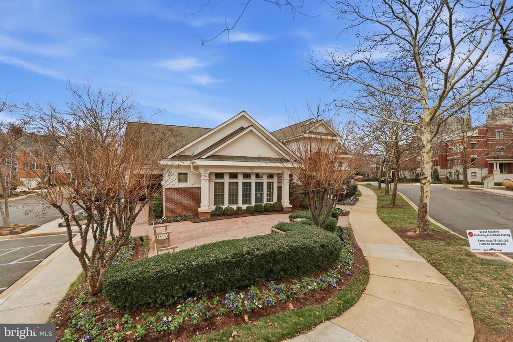 1934 CRESCENT PARK DRIVE 28-A