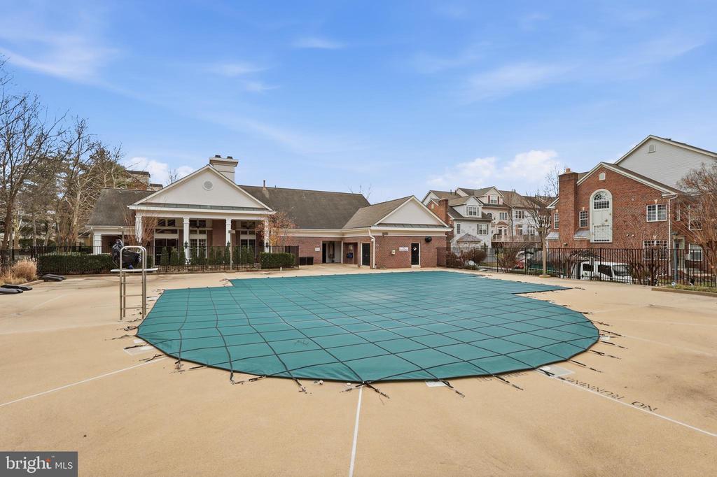 1934 CRESCENT PARK DRIVE 28-A