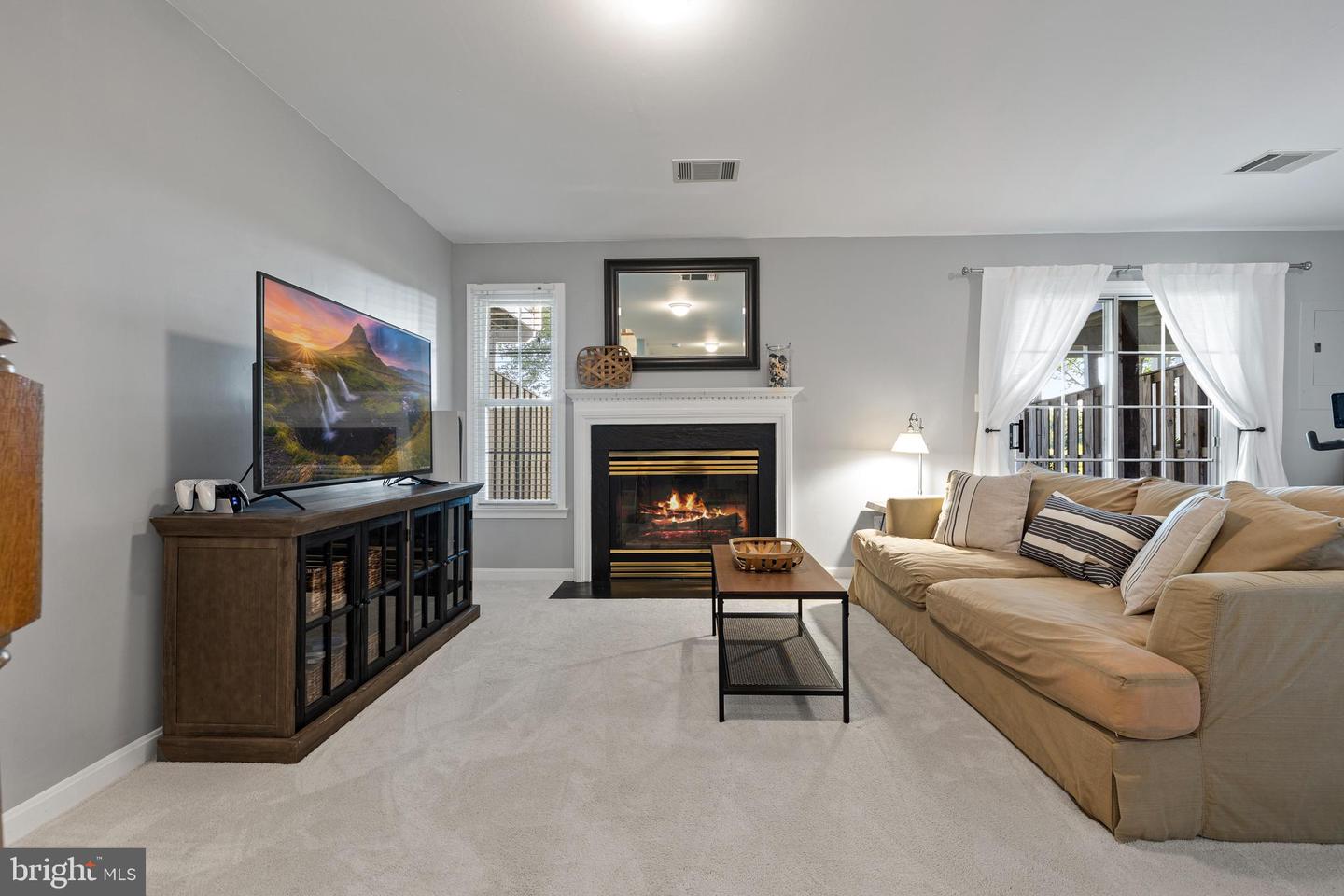 43127 Holtby Sq