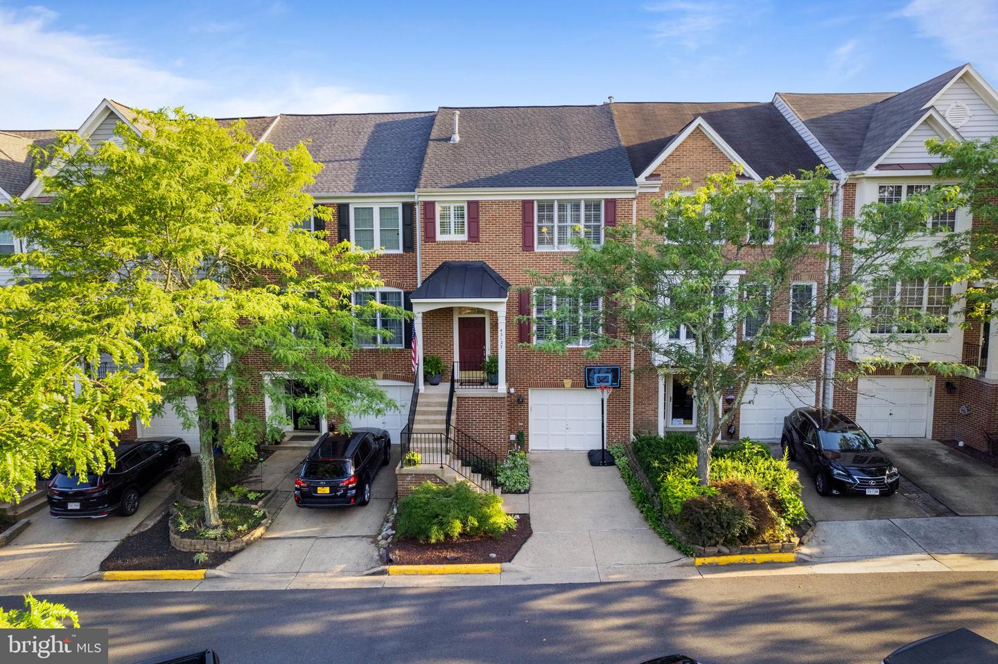43127 Holtby Sq