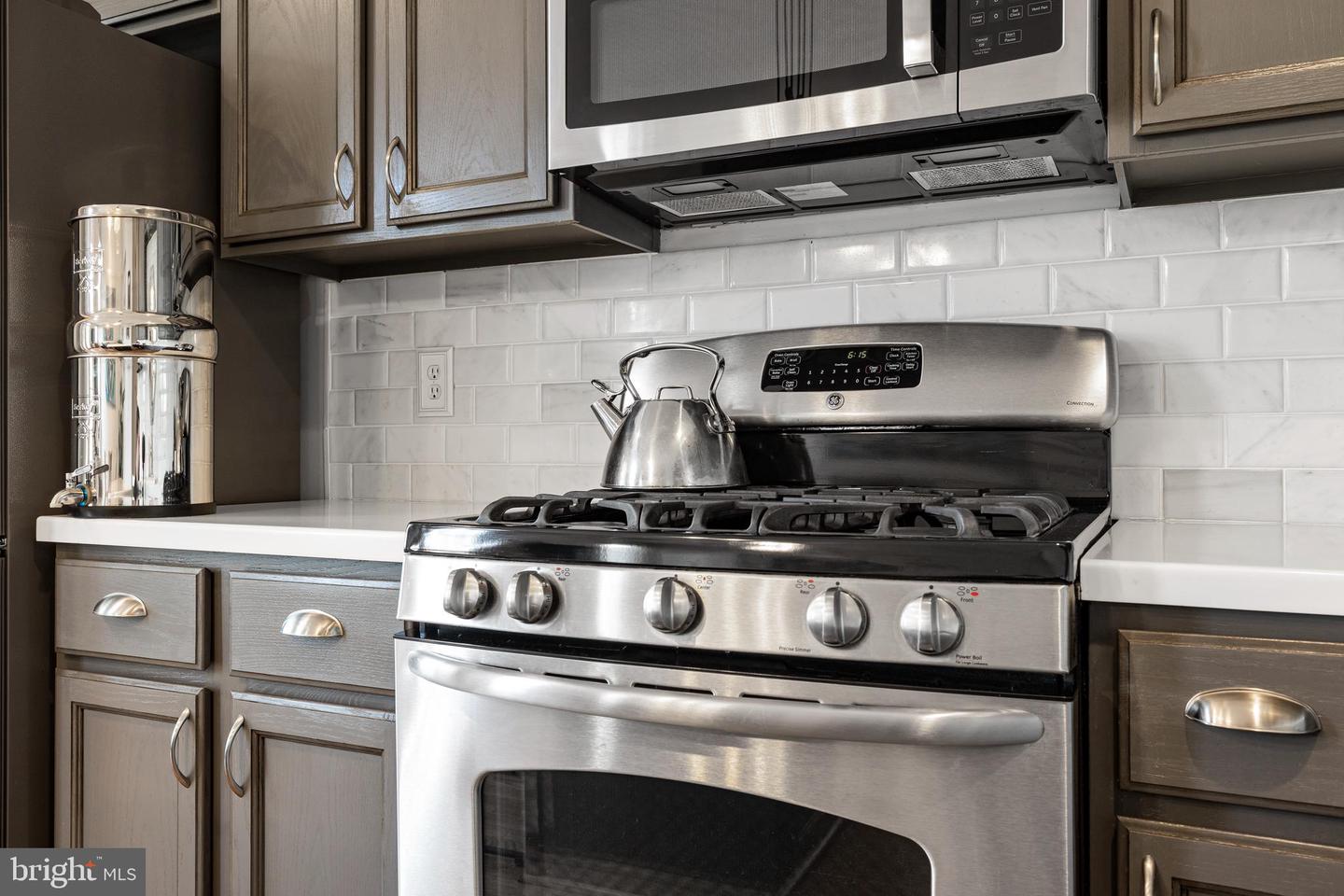 43127 Holtby Sq