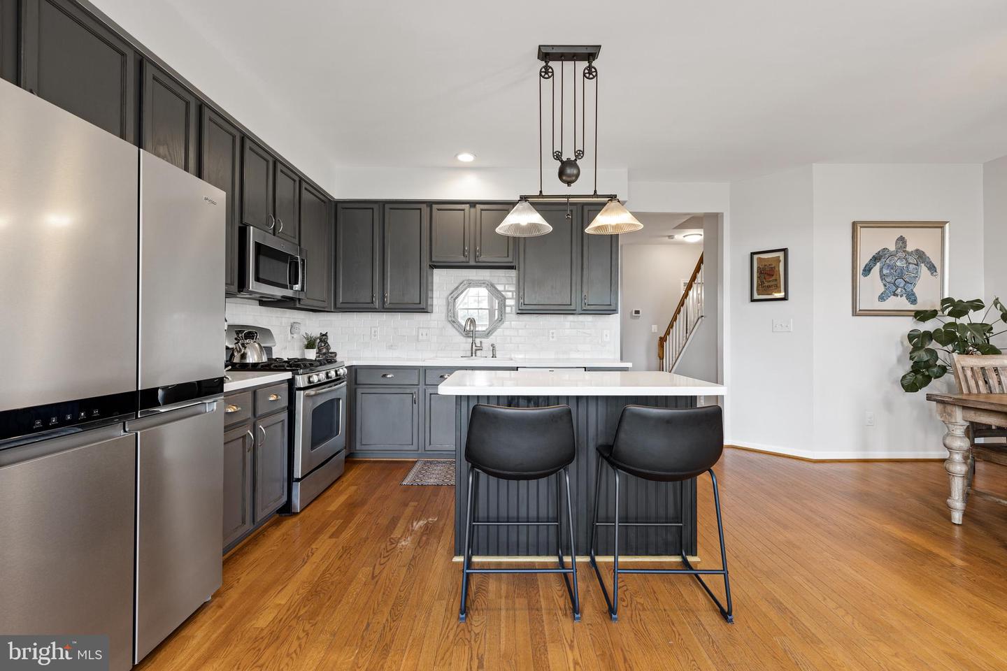 43127 Holtby Sq