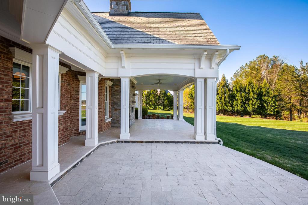 22577 Creighton Farms Dr