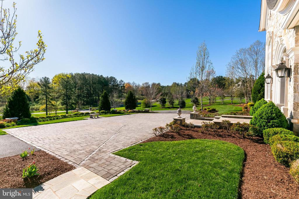 22577 Creighton Farms Dr