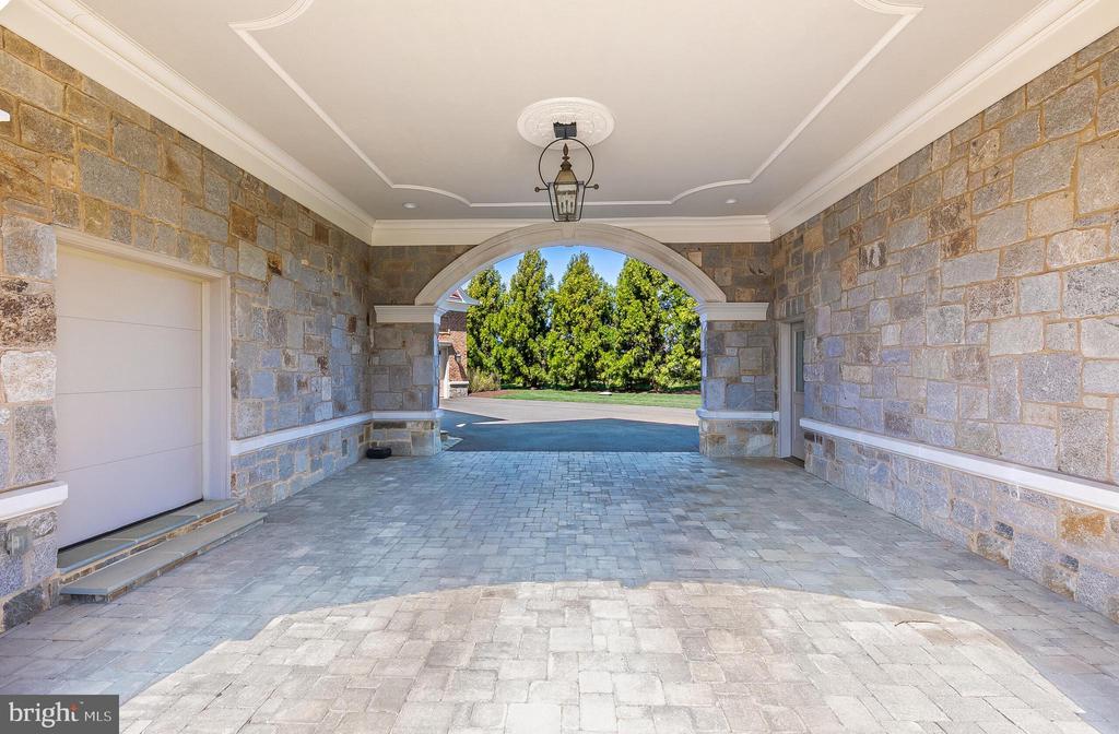 22577 Creighton Farms Dr