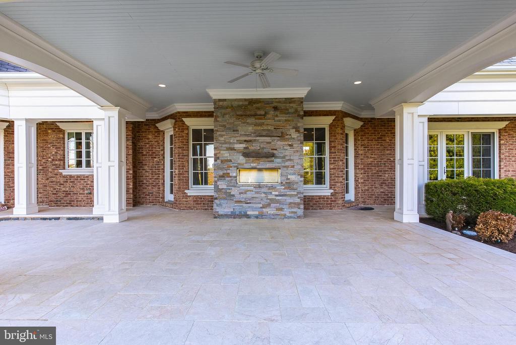 22577 Creighton Farms Dr
