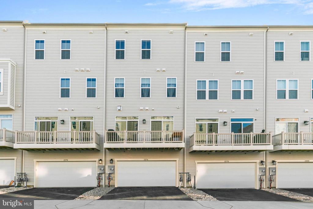 22796 Tawny Pine Sq