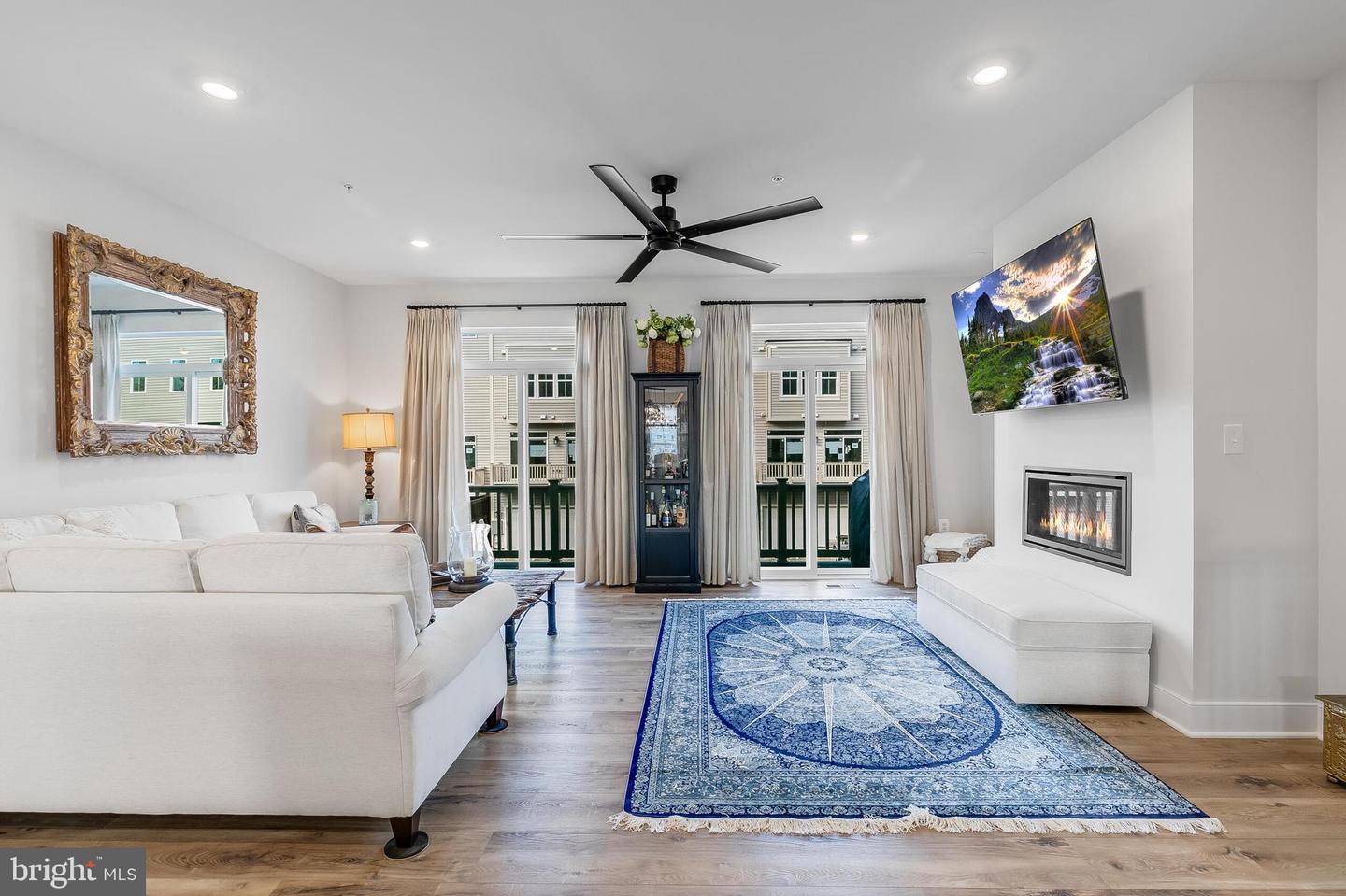 22796 Tawny Pine Sq