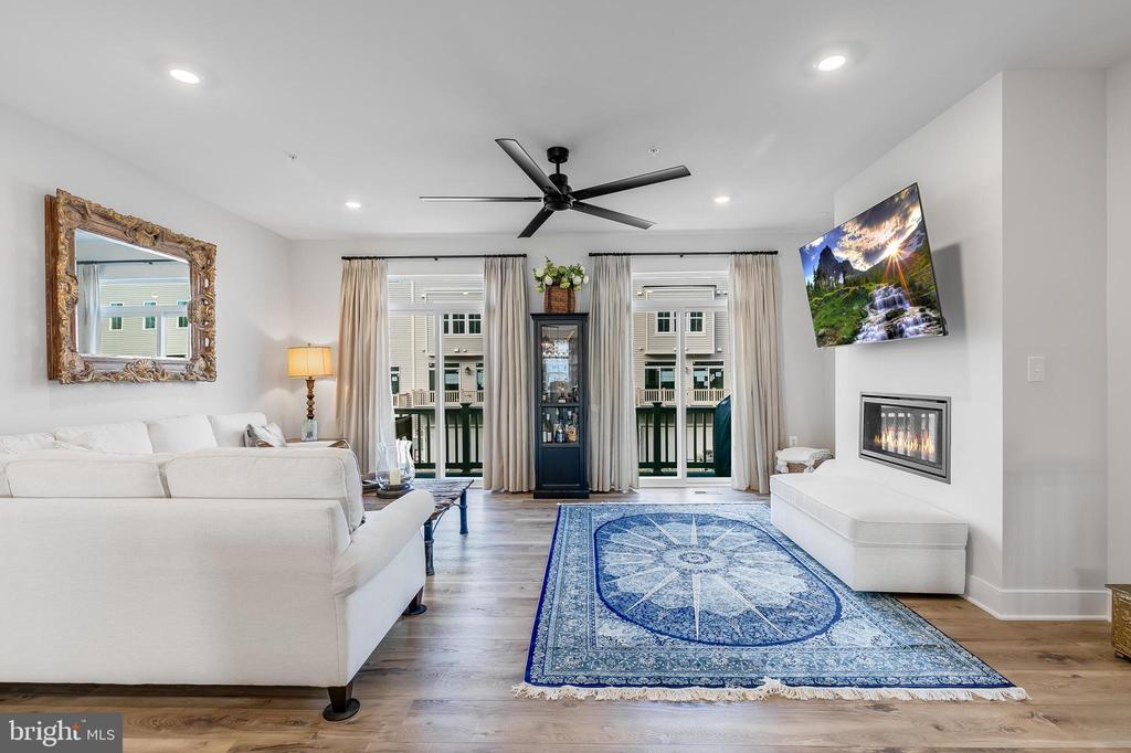 22796 Tawny Pine Sq