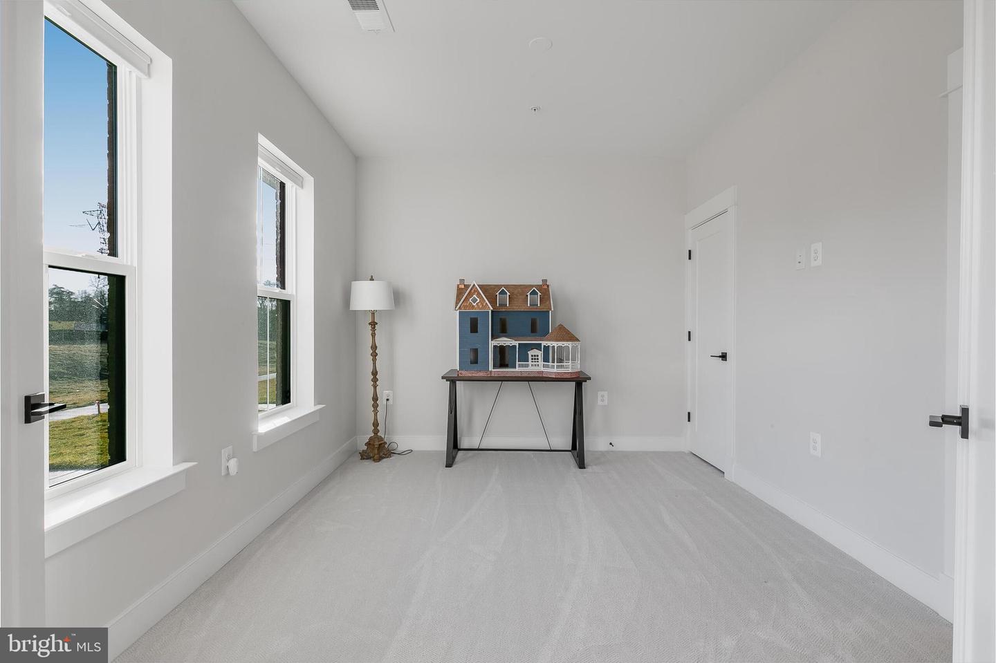 22796 Tawny Pine Sq