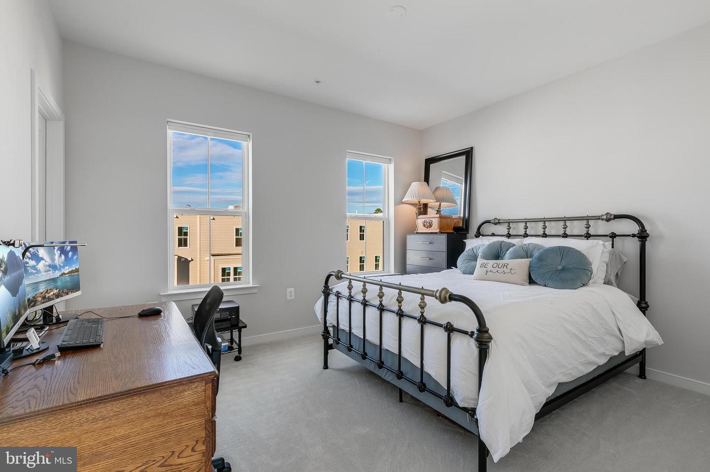 22796 Tawny Pine Sq
