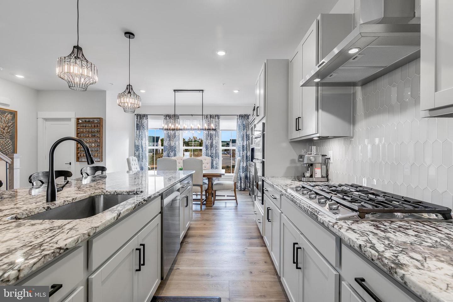 22796 Tawny Pine Sq