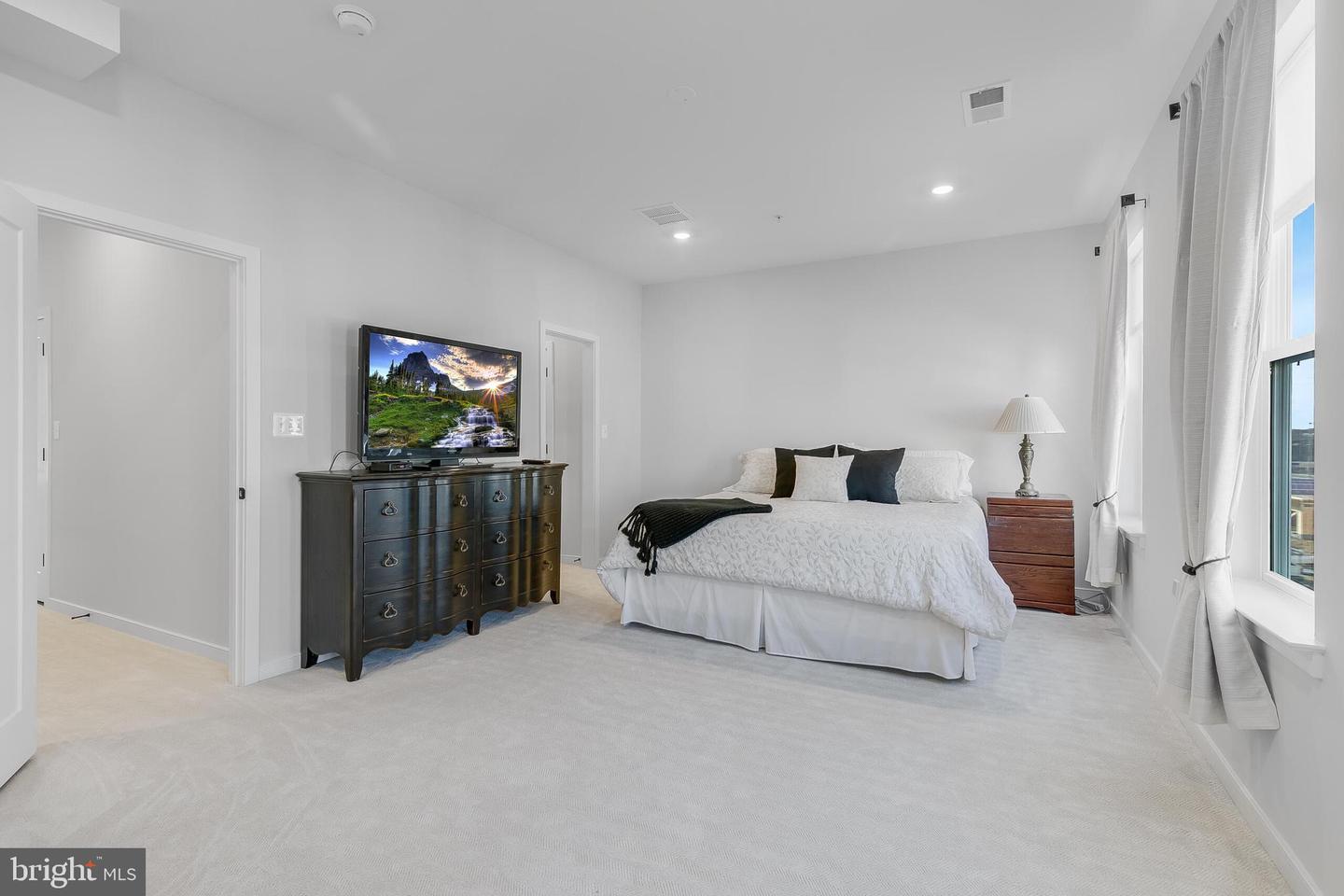 22796 Tawny Pine Sq