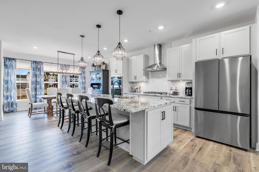 22796 Tawny Pine Sq