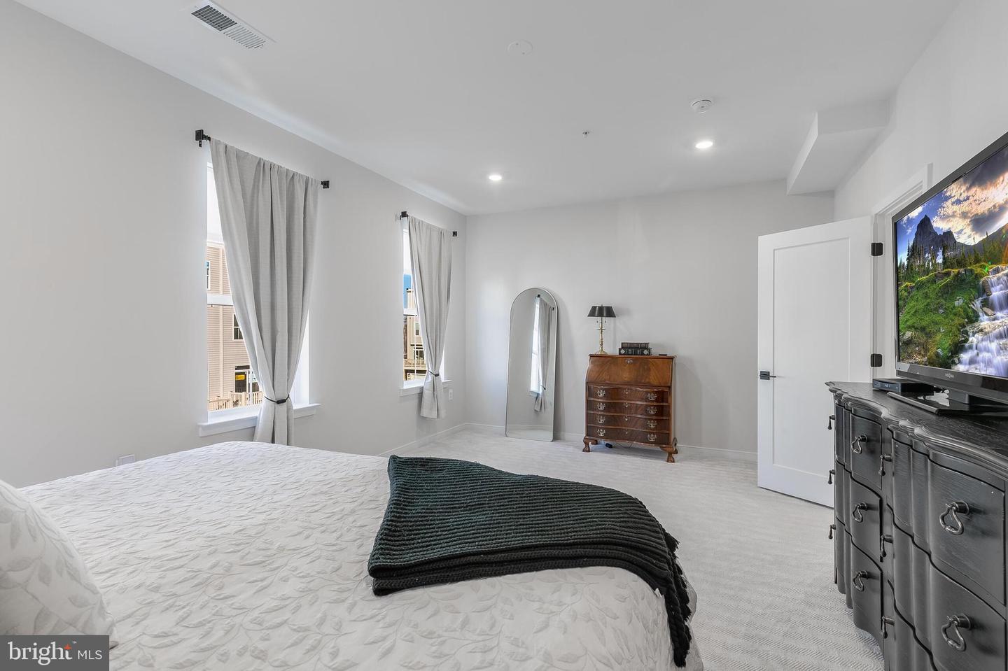22796 Tawny Pine Sq