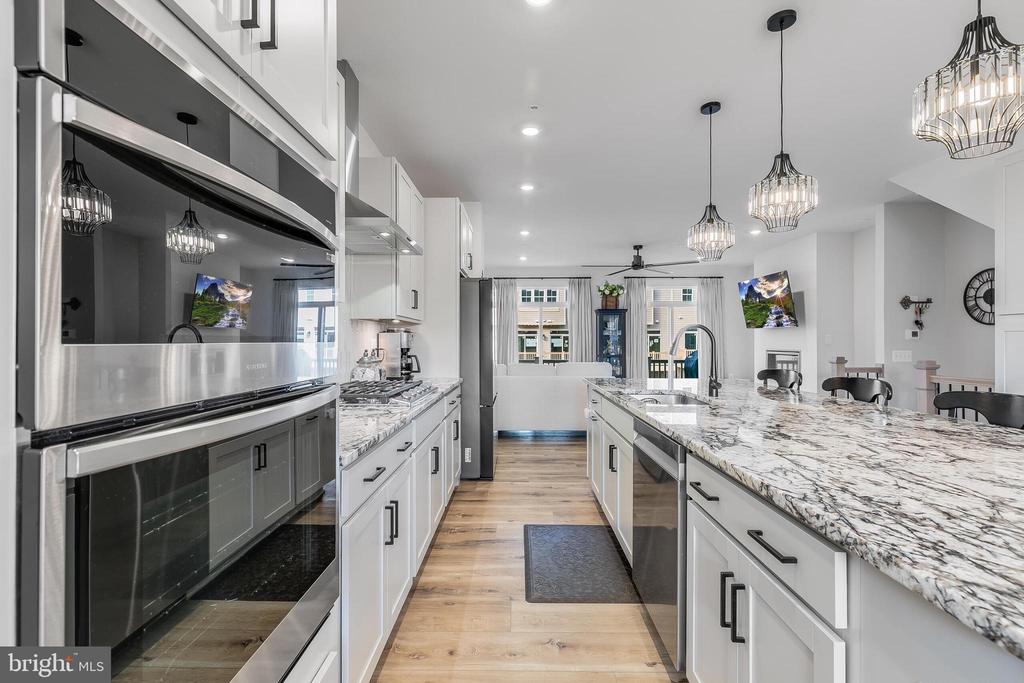 22796 Tawny Pine Sq