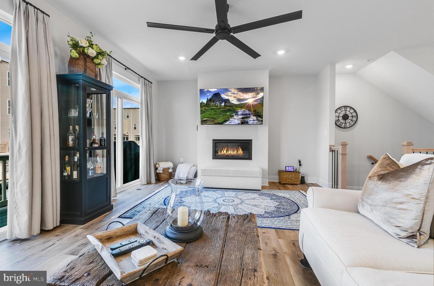 22796 Tawny Pine Sq