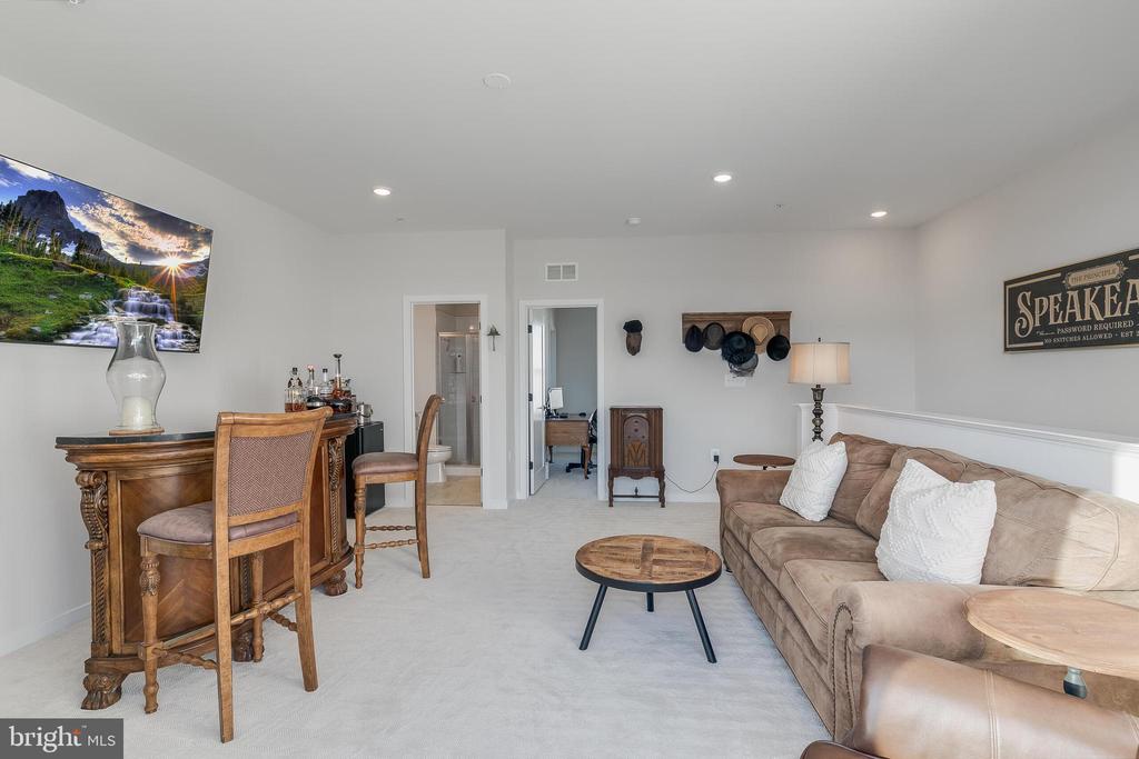 22796 Tawny Pine Sq