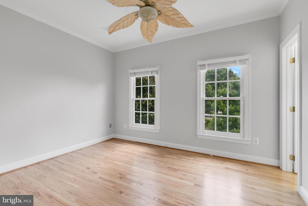 611 CATESBY COURT SW
