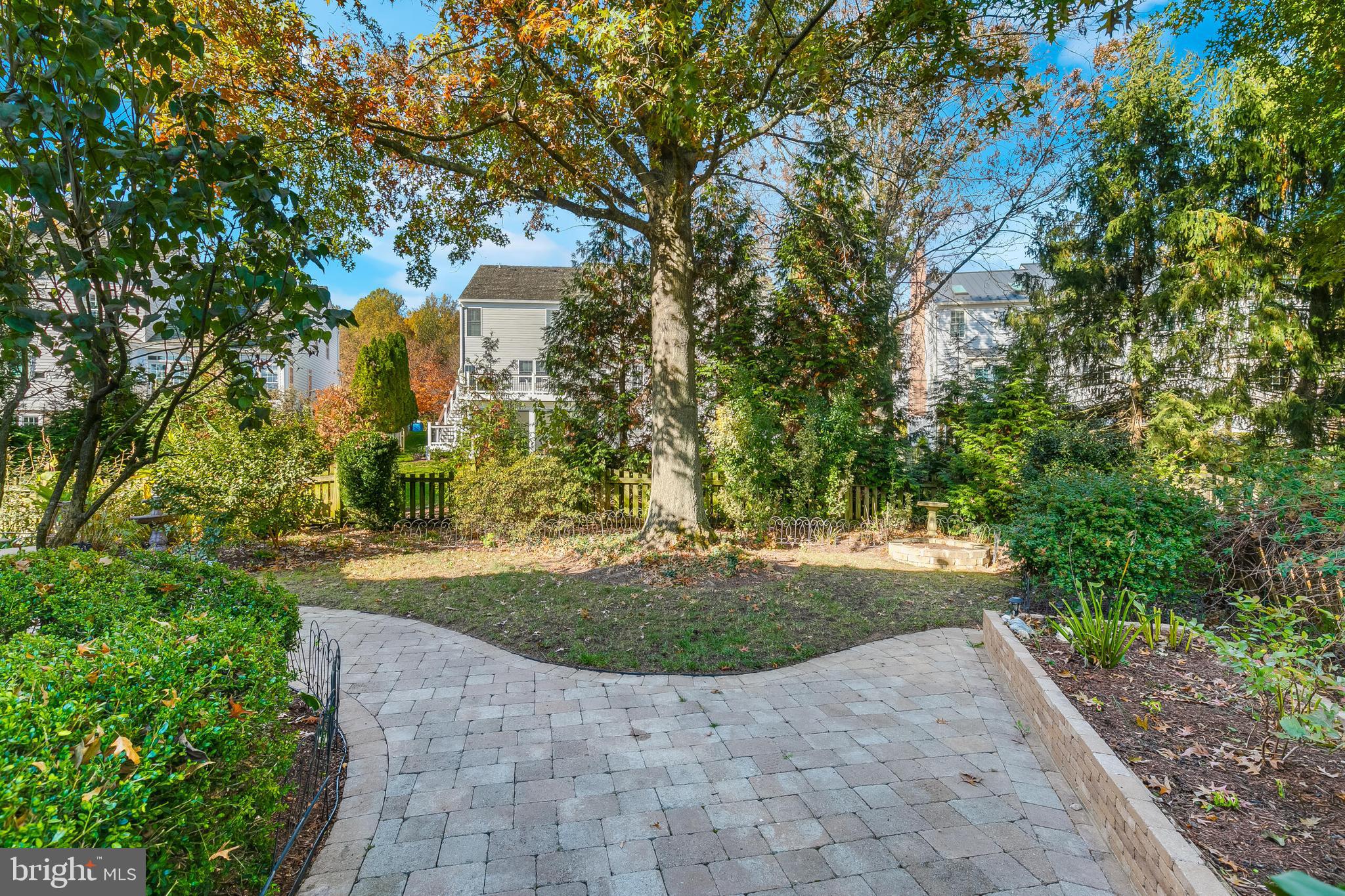 611 CATESBY COURT SW