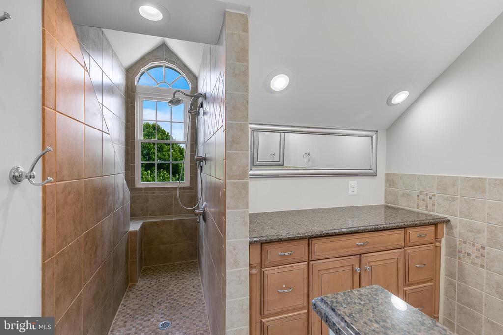 611 CATESBY COURT SW