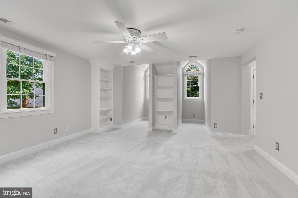 611 CATESBY COURT SW