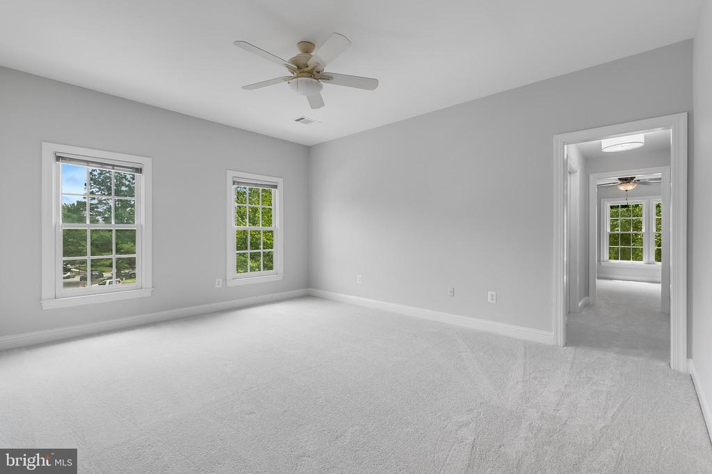 611 CATESBY COURT SW