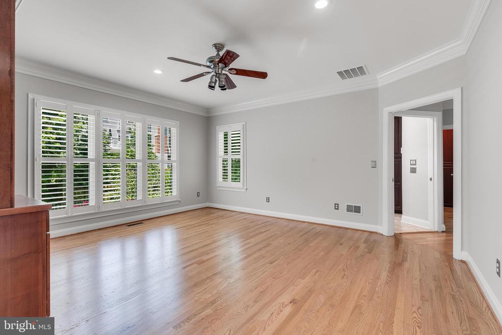 611 CATESBY COURT SW