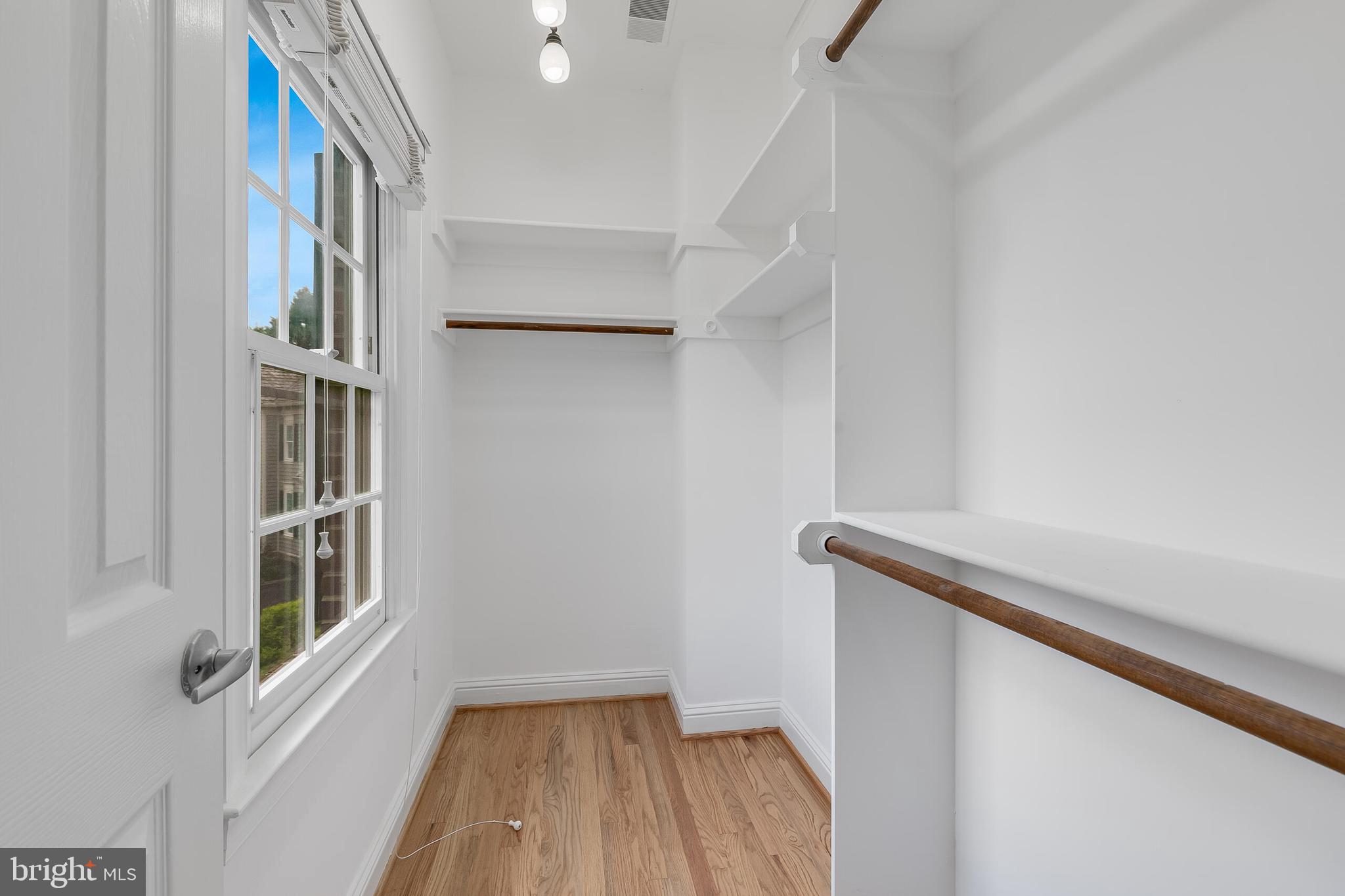 611 CATESBY COURT SW