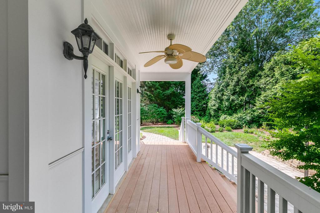 611 CATESBY COURT SW