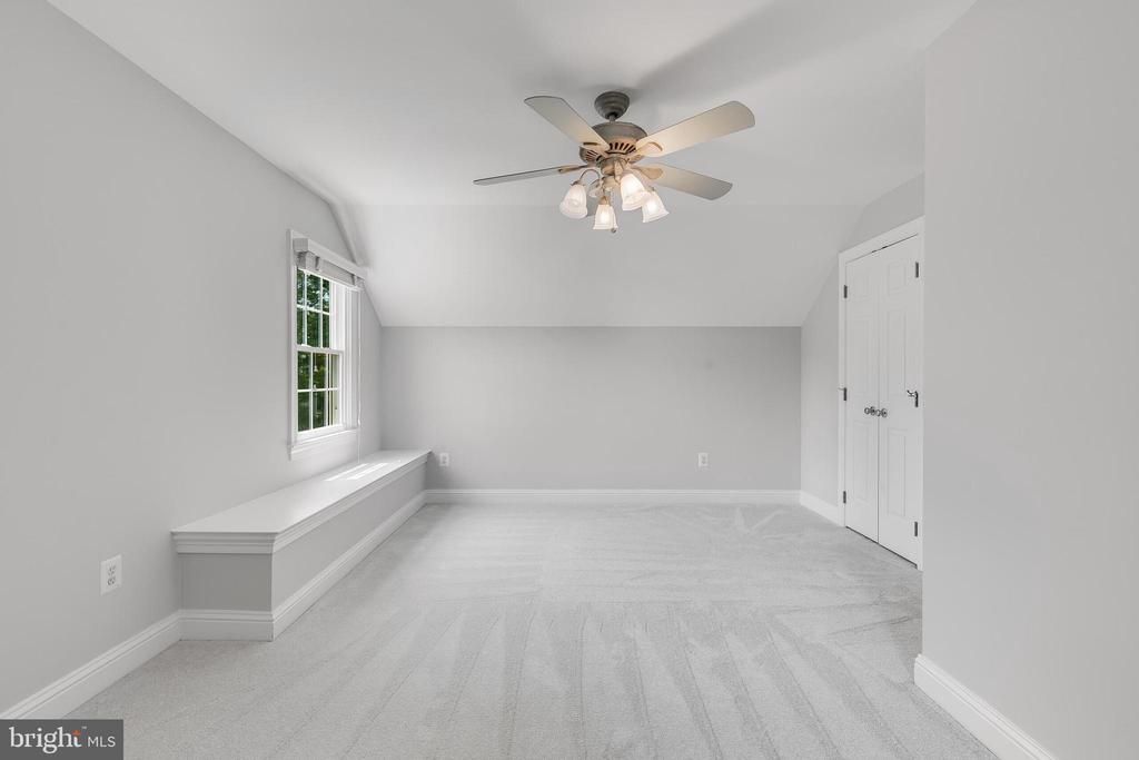 611 CATESBY COURT SW