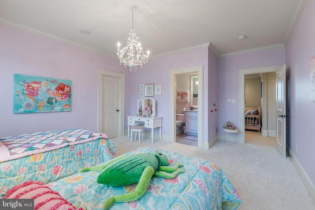 22665 CREIGHTON FARMS DRIVE