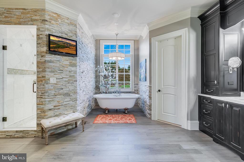 22665 CREIGHTON FARMS DRIVE
