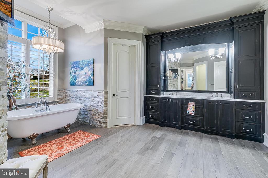 22665 CREIGHTON FARMS DRIVE