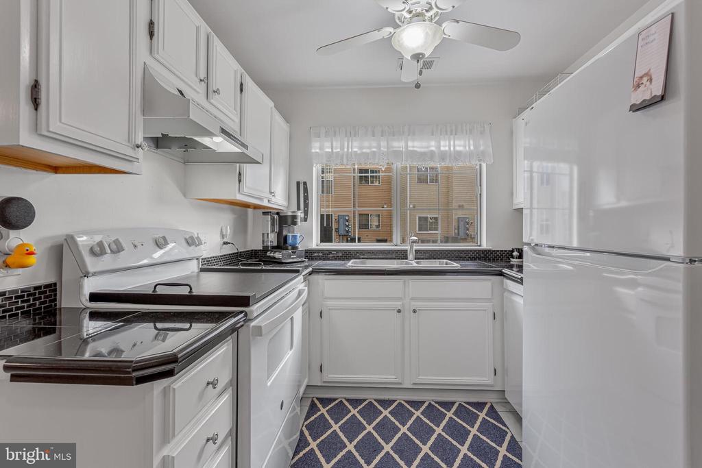 1130 HUNTMASTER TERRACE NE 102